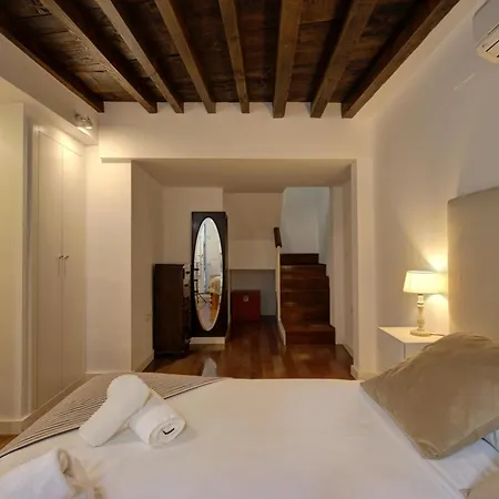 Appartement Home4u Duplex By The Cathedral *